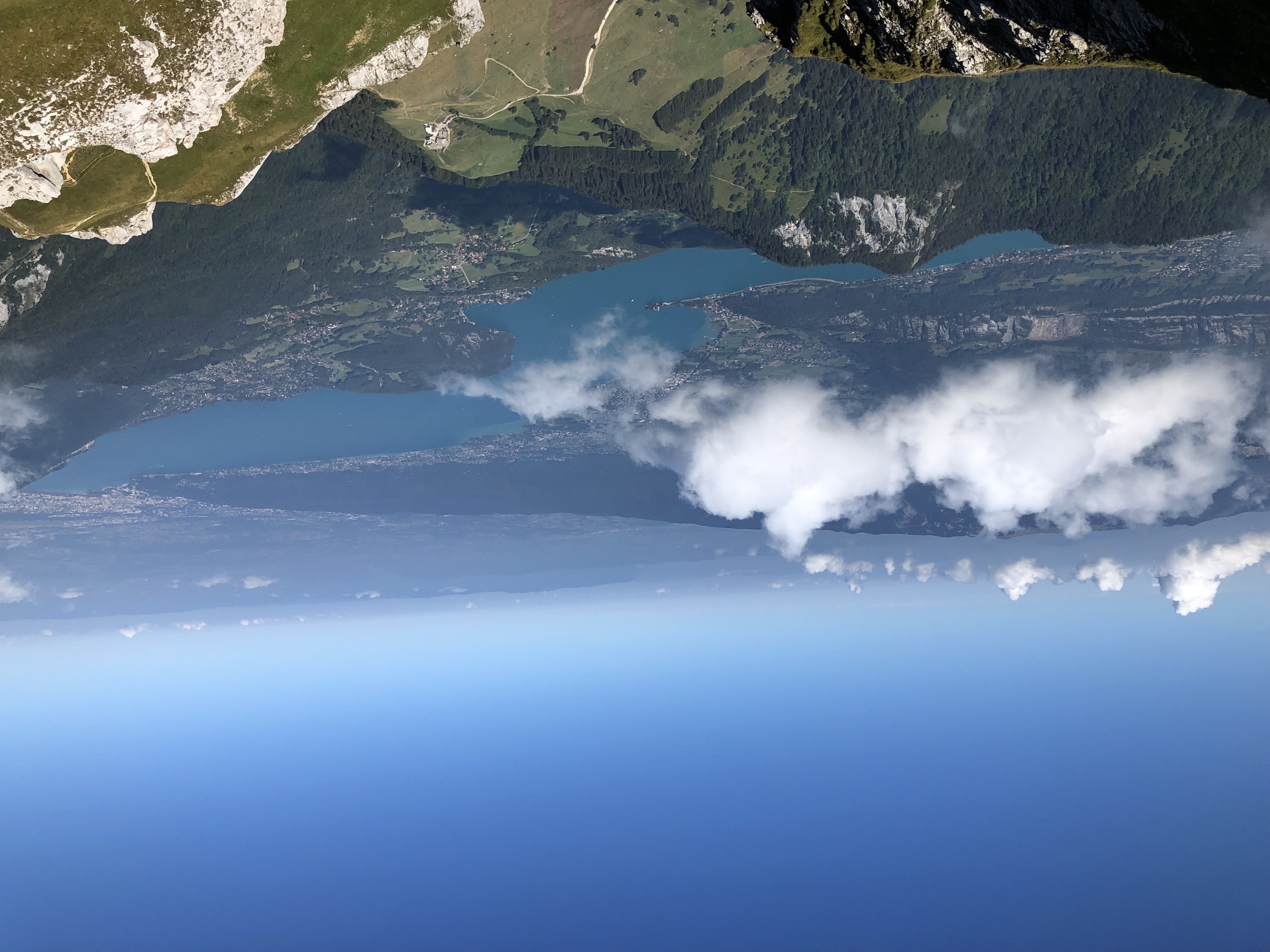 Le lac depuis le sommet de la Tournette à 2 350m © Toploc