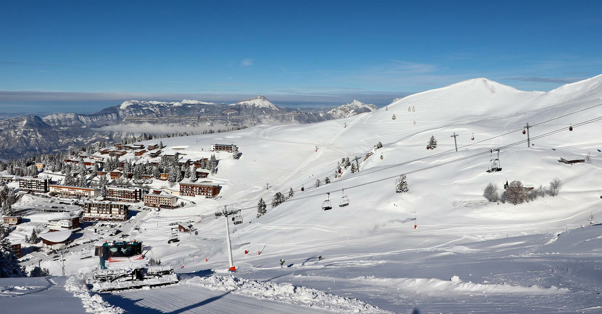 La station de ski Grenoble de Chamrousse à 44 minutes en voiture © skipass