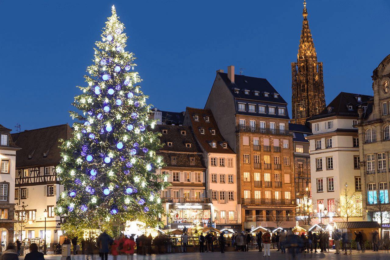 Le grand sapin et ses illuminations Place Kléber © Strasbourg.eu