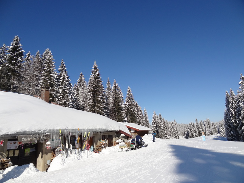 Lamoura est l'un des stations de ski Jura des Rousses - vue sur le chalet de la Frasse © infoclimat.fr