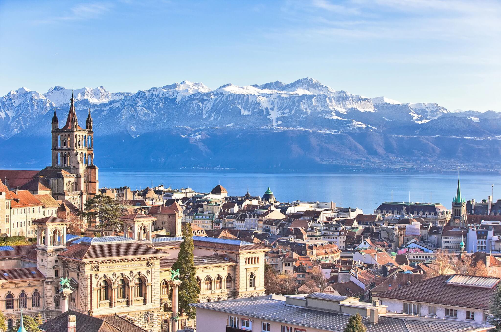 Vue sur la ville de lausanne, entourée par son lac et ses montagnes © Régis Colombo/LT diapo.ch