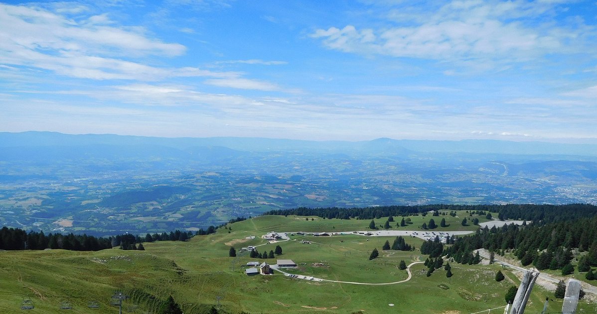 Vue sur le sommet du Semnoz à 1600m d'altitude © Toploc