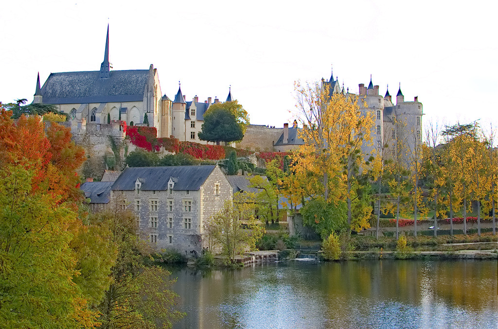 Le village de Montreuil-Bellay et son château © L'Arcane du Bellay