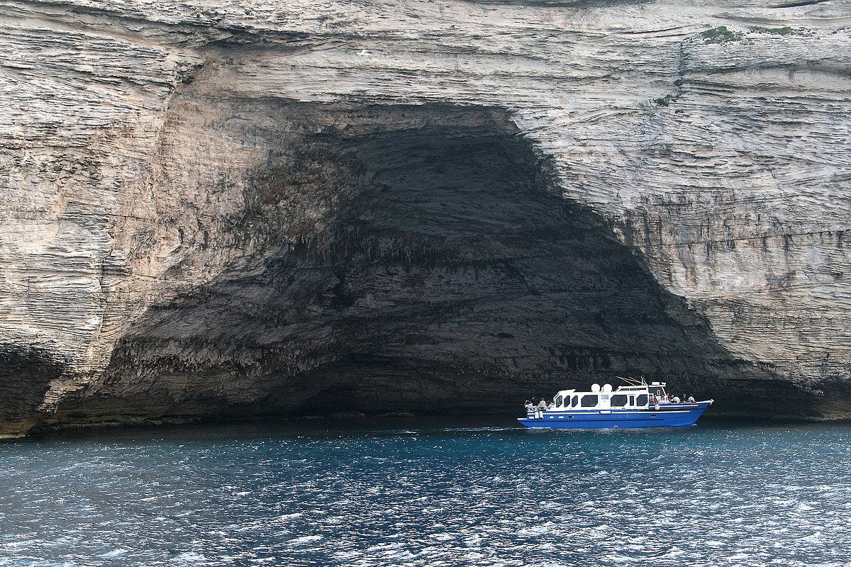 Les Grottes de Sdragonato près de Bonifacio © Wikimedia Commons