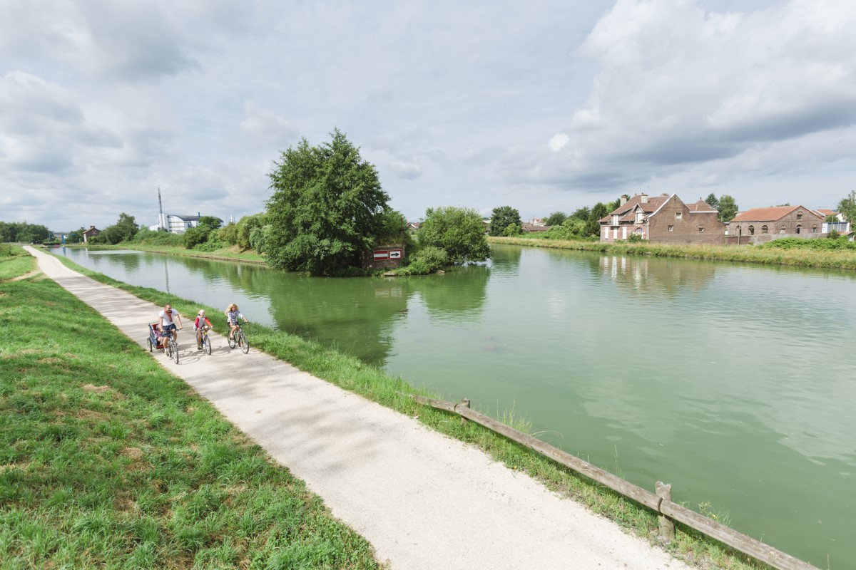 Le Canal de Dérivation à Chauny pour randonner ou faire du vélo © Teddy Hénin Randonner.fr