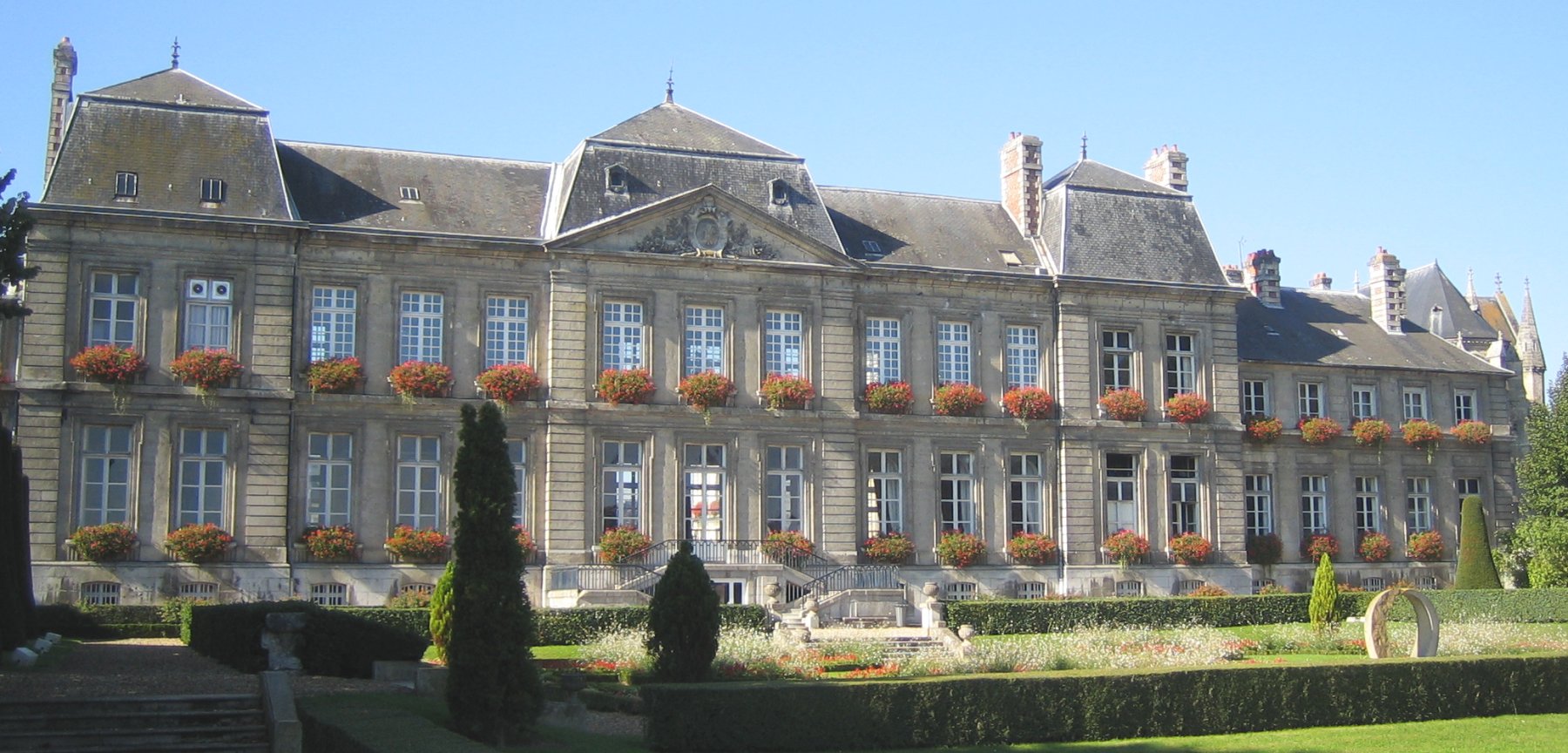 L'Hôtel de ville de Soissons pour visiter l'Aisne © Wikipedia