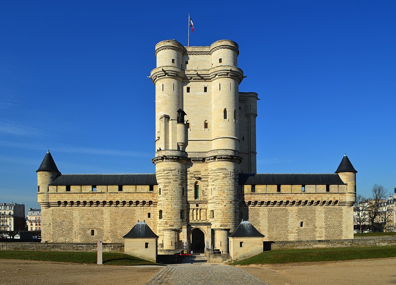 Vue extérieure du Château de Vincennes © Wikipedia