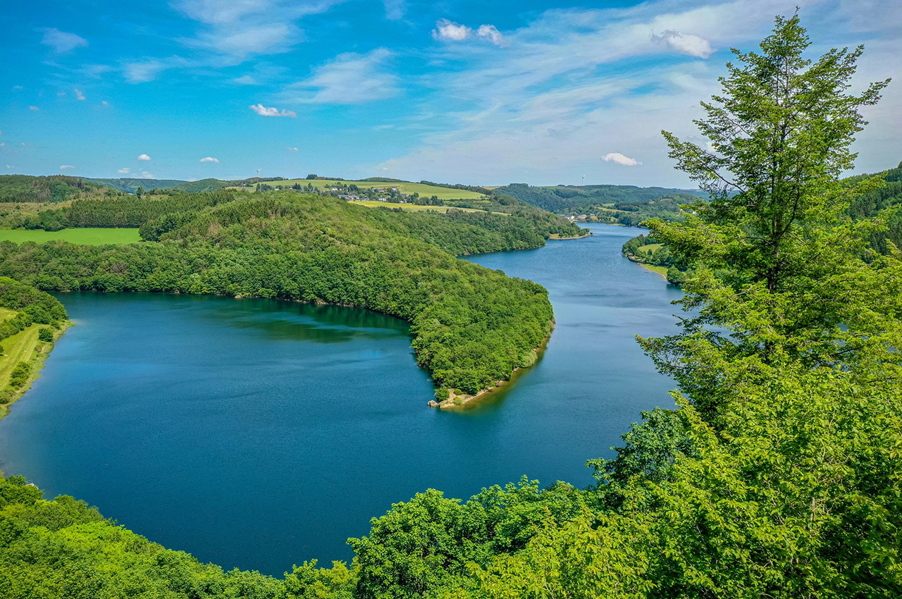 Le lac de la Haute-Sure et son parc naturel incontournables pour visiter le Luxembourg © DR