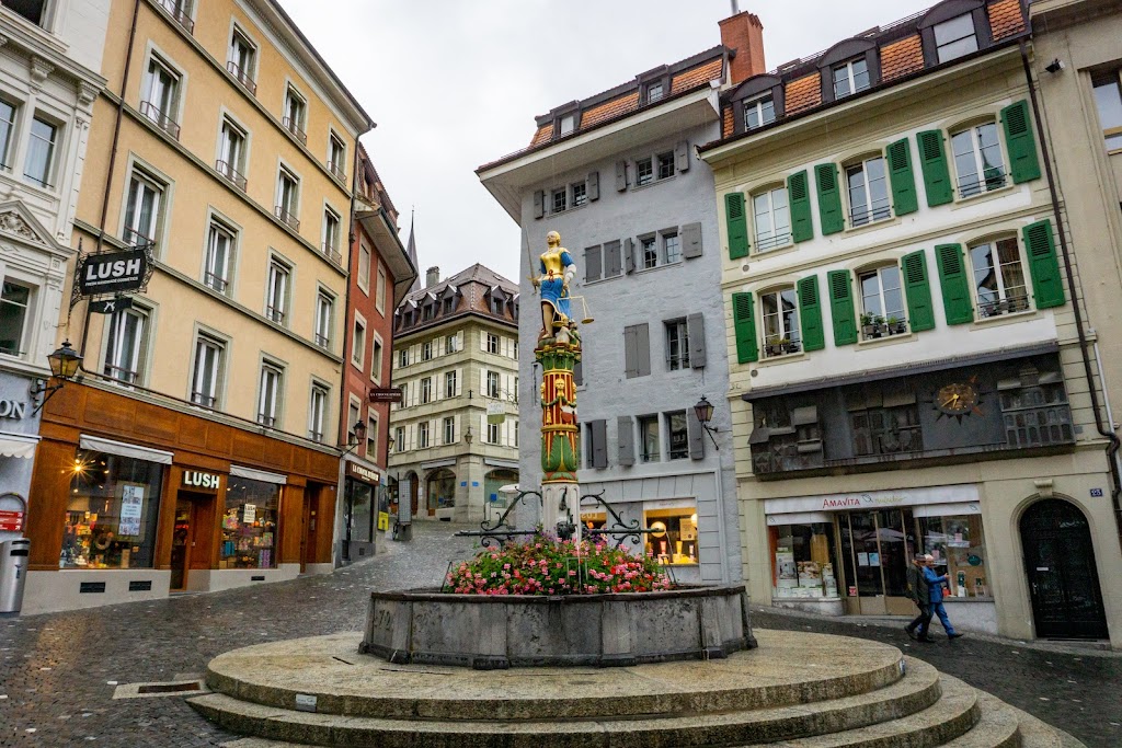 L'horloge située place de la Palud à Lausanne © Urtrips.com