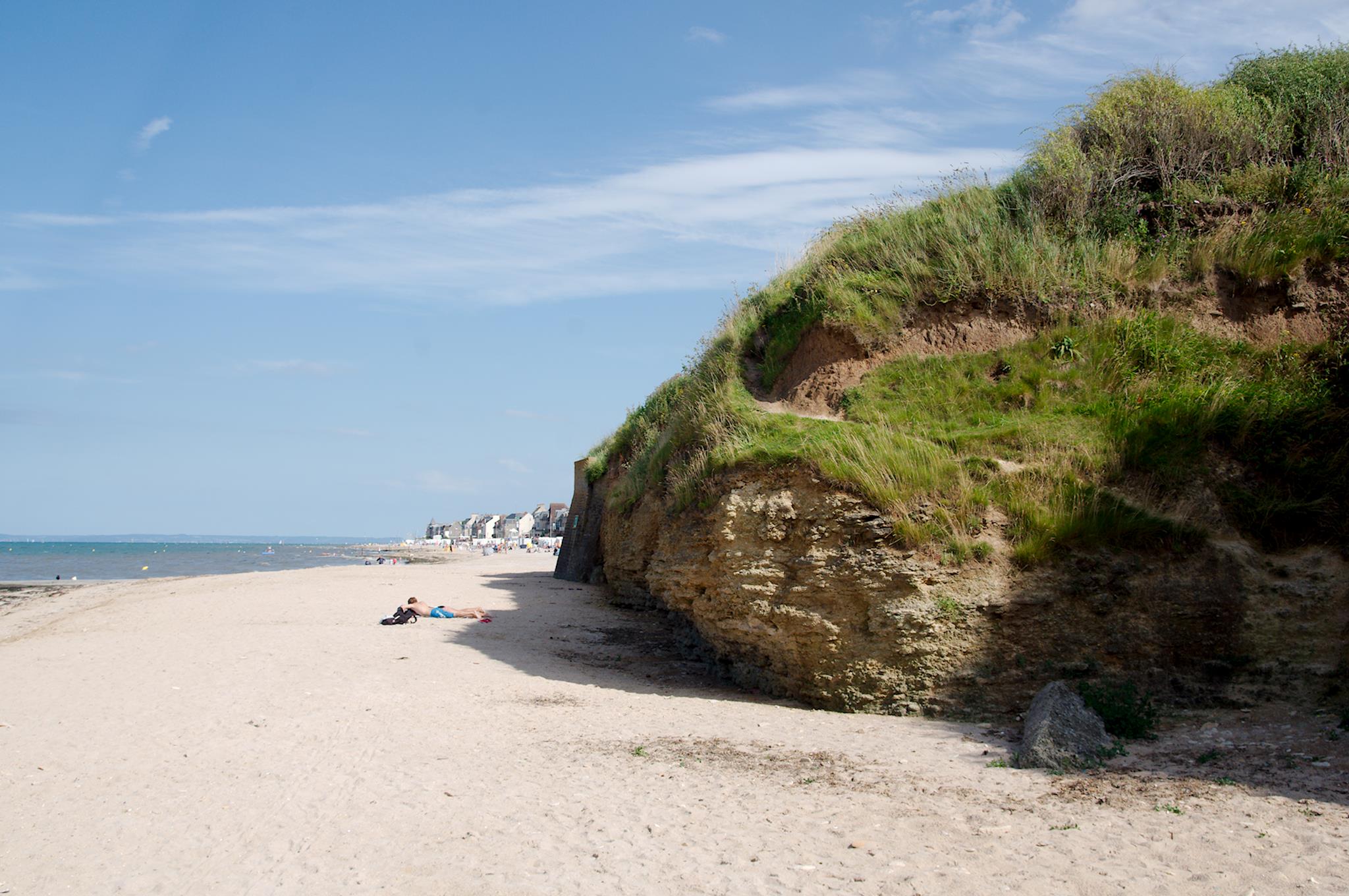 Réserve naturelle nationale de la falaise du Cap-Romain parmi les plages de Caen © Wikipedia
