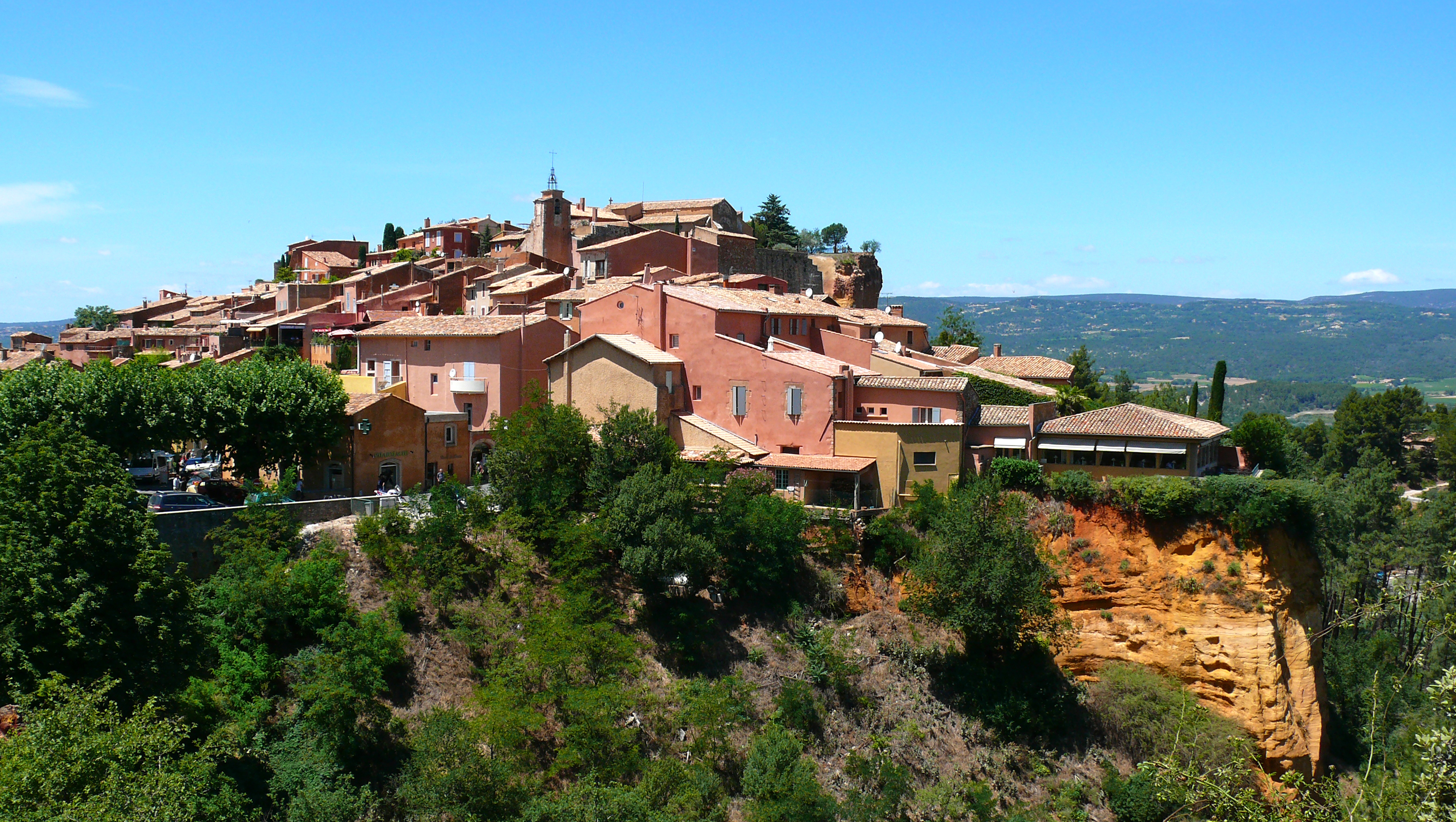 Visiter Roussillon et le sentier des Ocres © Wikipedia