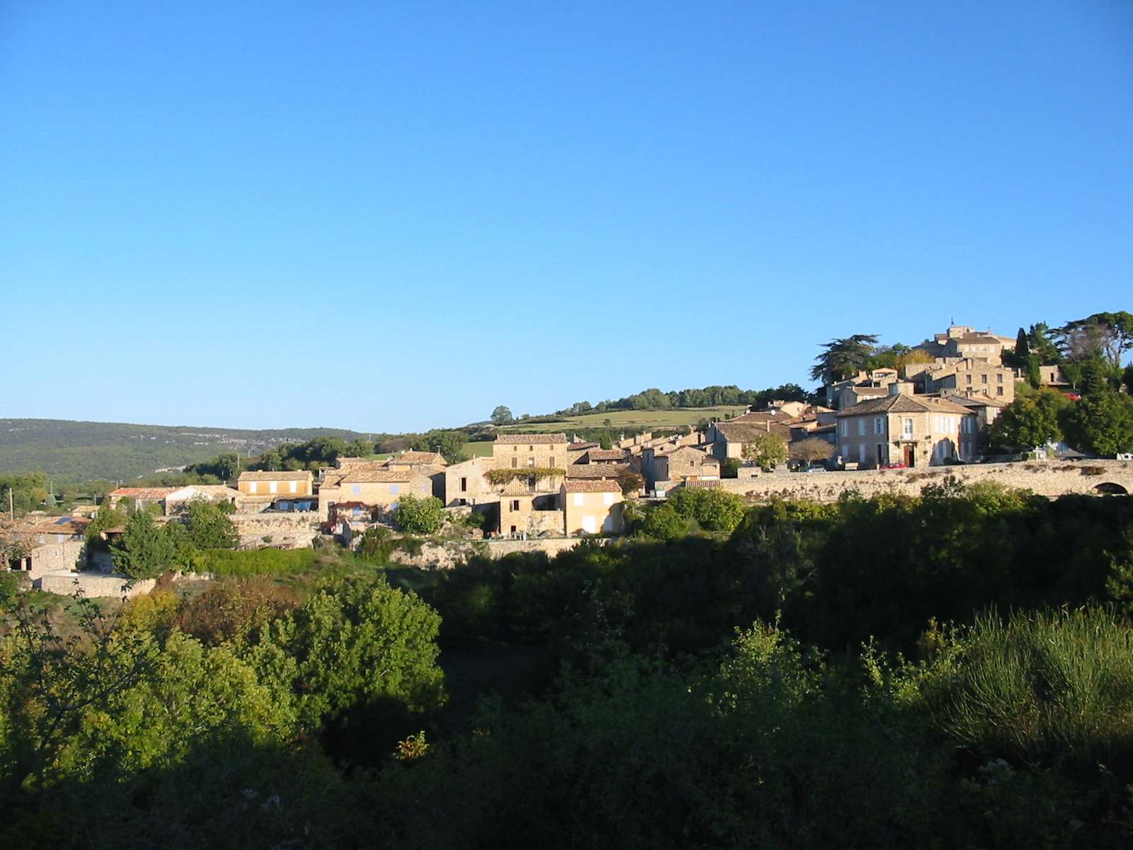 Le village de Murs dans le Vaucluse © Wikipedia