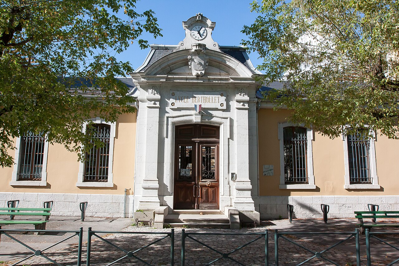 L'entrée historique du Lycée Berthollet © Wikipedia