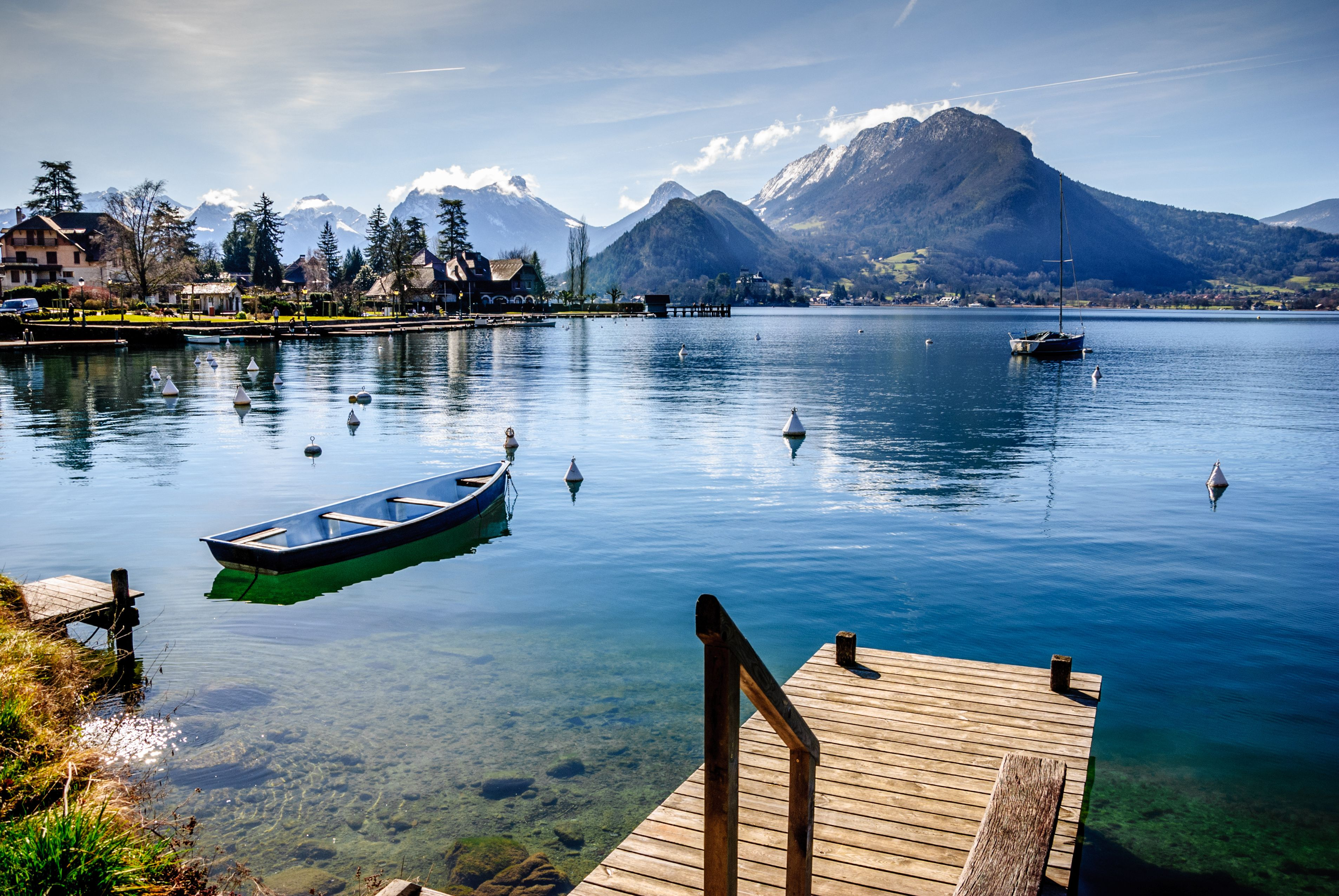 vue sur le Lac d'Annecy et la Cochette au printemps © Pinterest