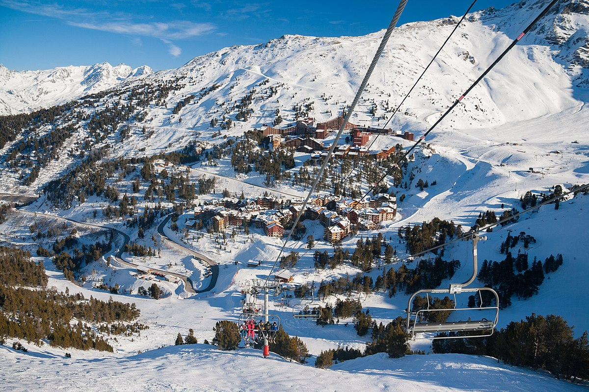 Les Arcs station de ski de Savoie © Wikipedia