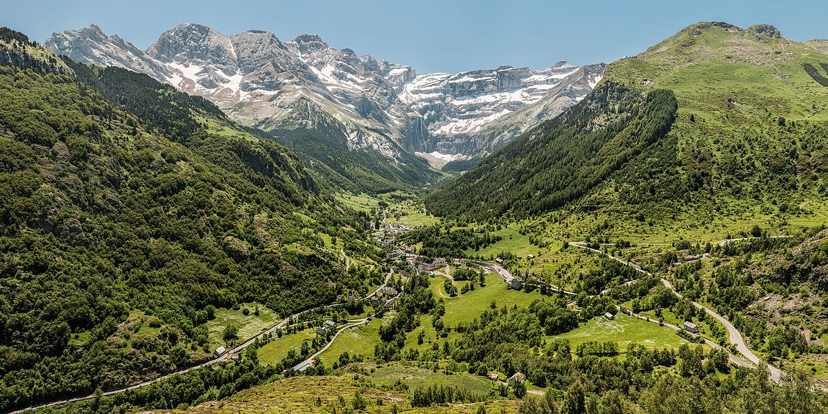 Le Cirque de Gavarnie dans les Pyrénées sites naturels en France © Wikipedia