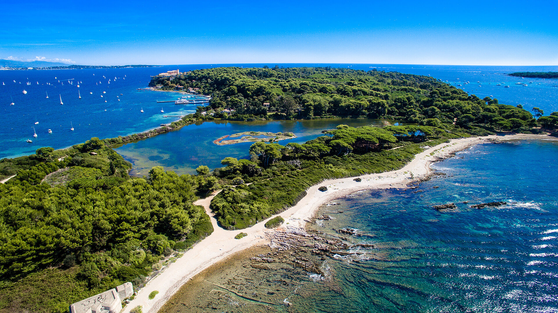 île Sainte-Marguerite qui fait partie des îles de Lérins © Cannes.com