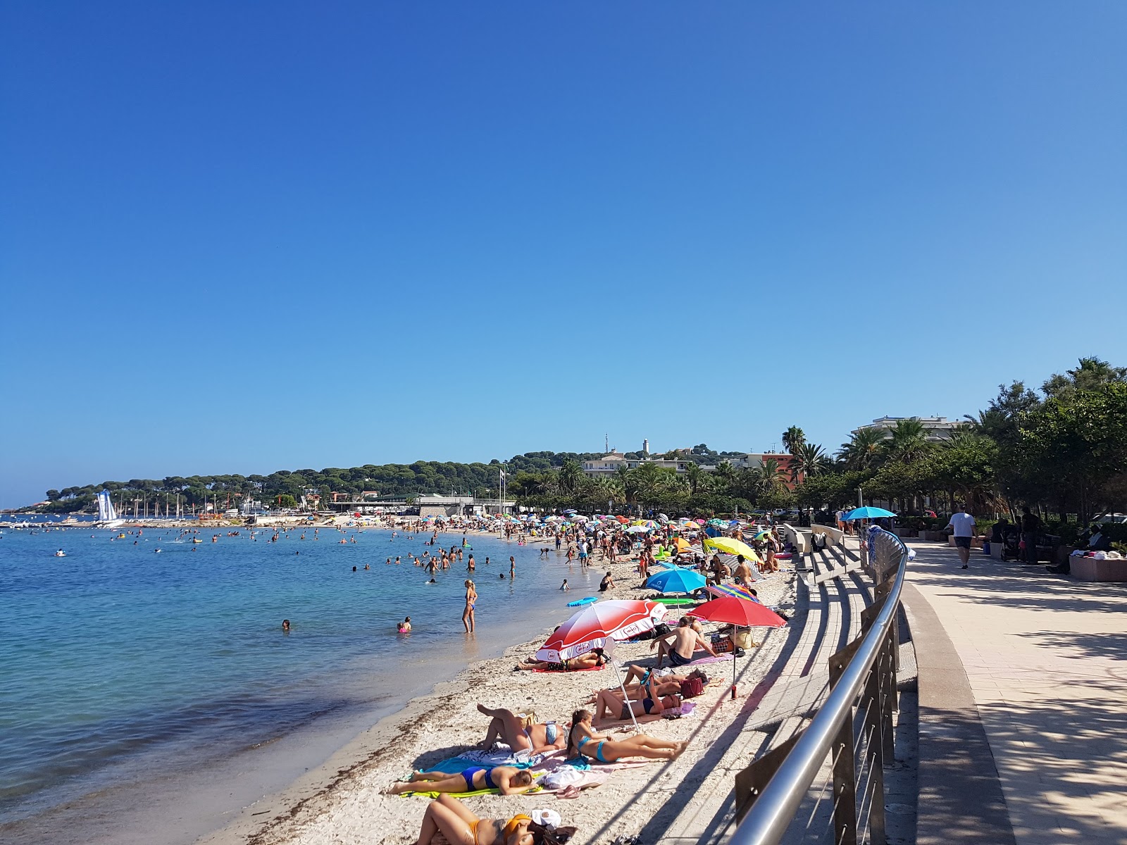 La Plage du Ponteil beach (Antibes, Maritime Alps) on the map with photos and reviews © BeachSearcher