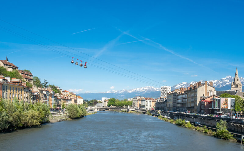Grenoble une ville au pied des montagnes ©primeverepaysagisme.fr
