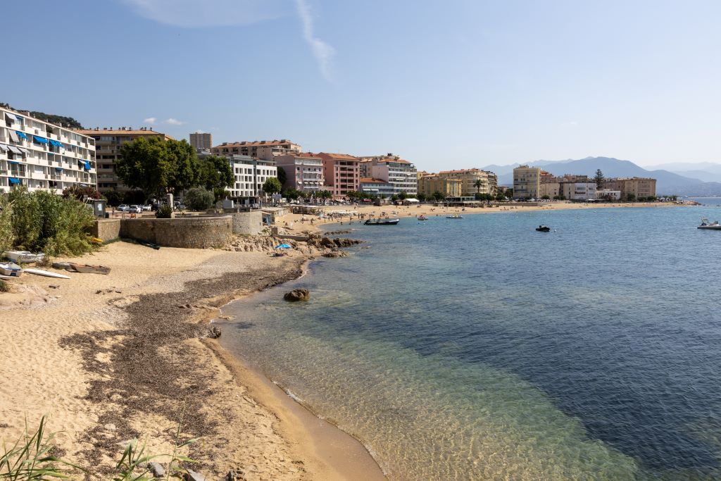 Plage de Trottel parmi les plages d'Ajaccio © Visit Corsica