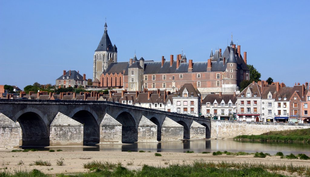 Château de Gien parmi les châteaux du Loiret ©  Guide voyageur