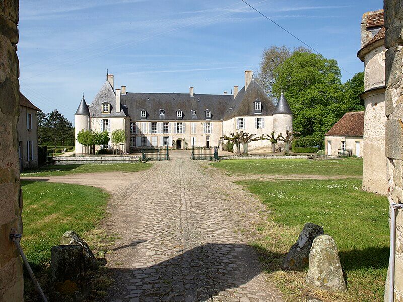 Château d'Apremont-sur-Allier parmi les Châteaux du Cher © Survol de France