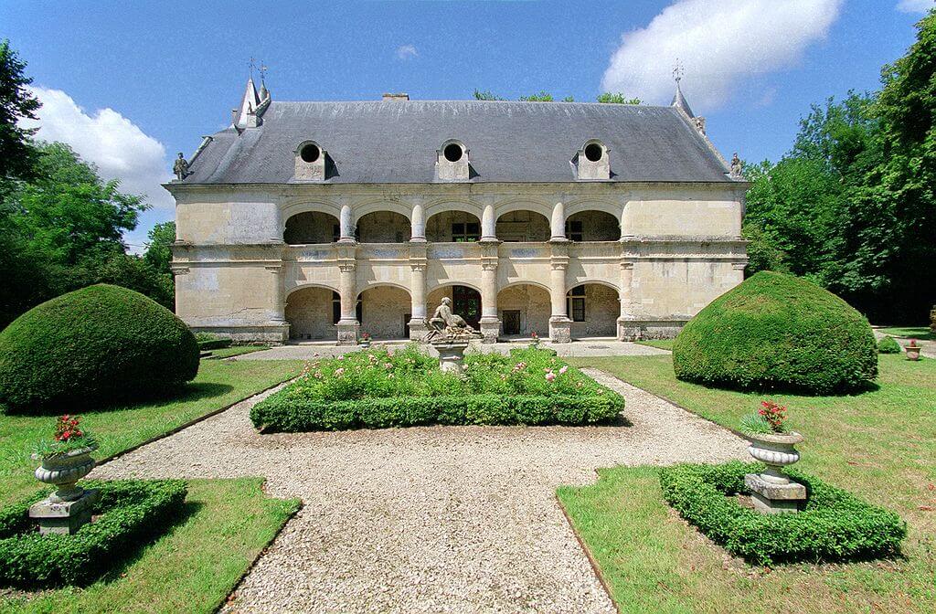 Château de Dampierre-sur-Boutonne © Pierres romanes