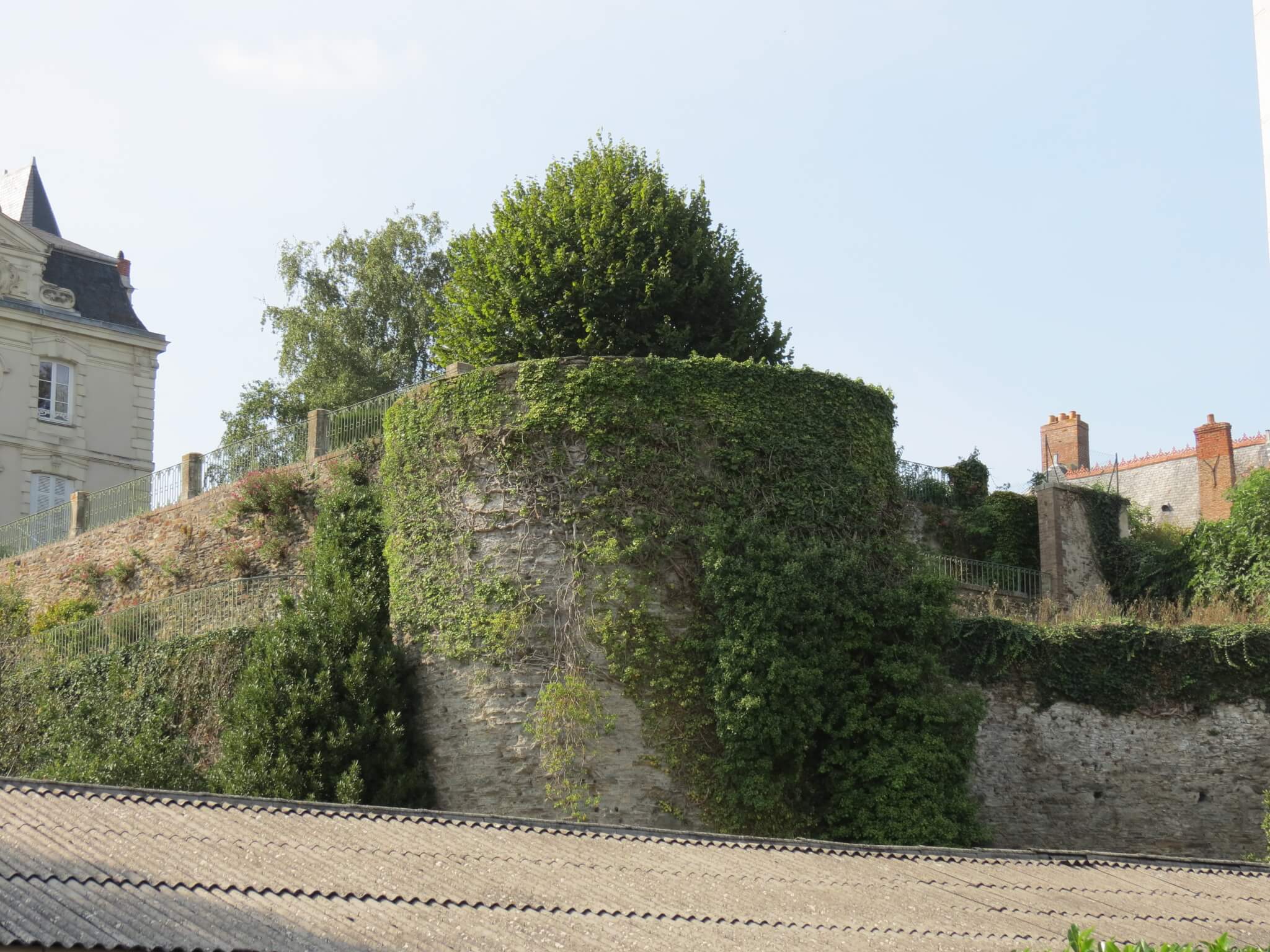 Château de Château-Gontier parmi les châteaux de la Mayenne © Wikipedia