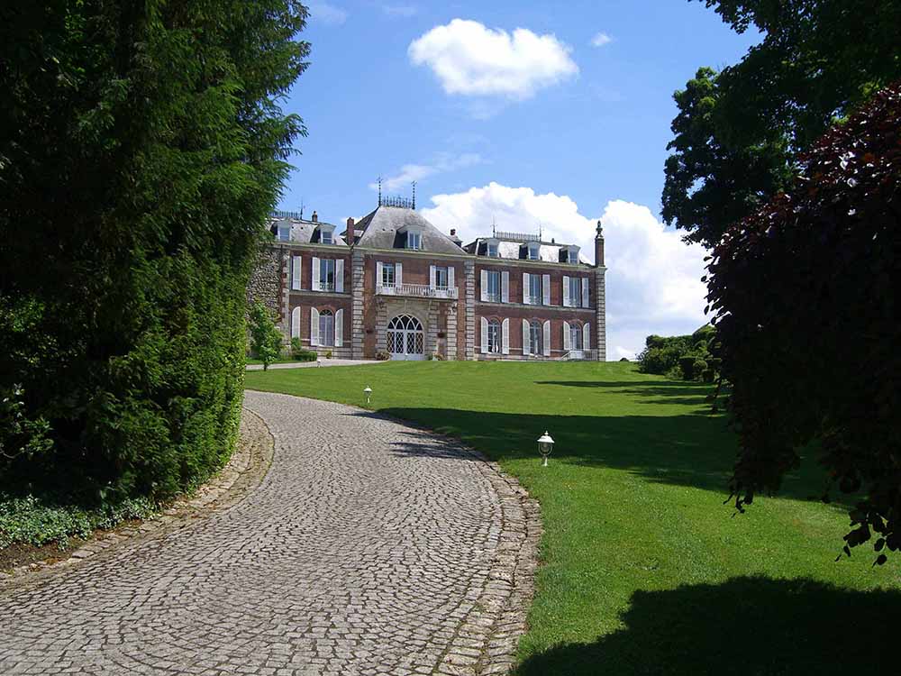 Château de Châtillon-Coligny parmi les châteaux du Loiret ©  www.parkview.world
