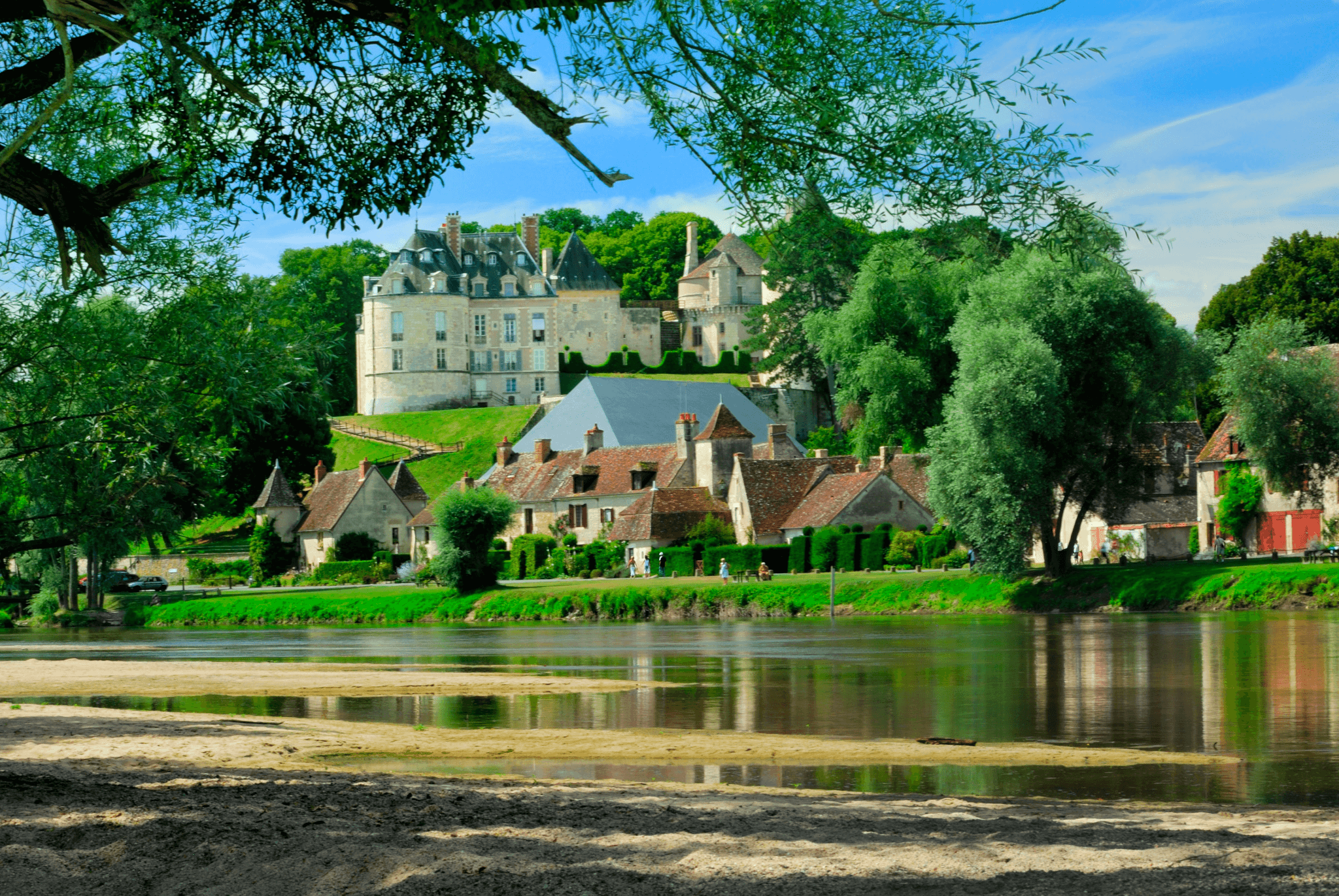 Apremont-sur-Allier et son château © Apremont-sur-Allier