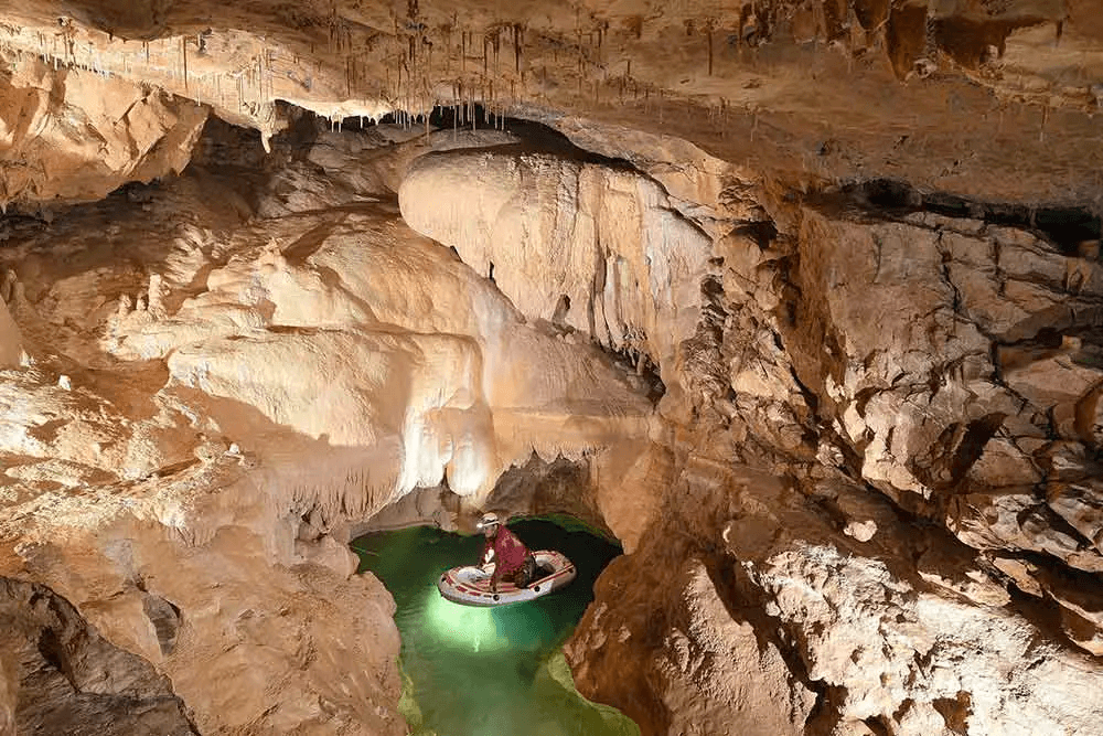 Grotte de Prérouge ©Terreo Canyoning