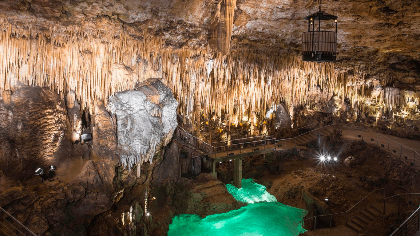 Grotte Célestine parmi les grottes de Gironde  ©Grottes de France