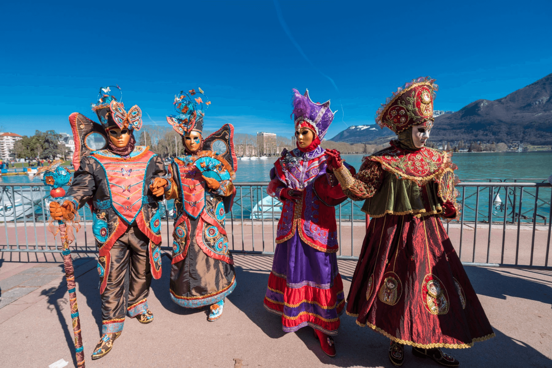 Les costumes du Carnava Vénitien au bord du Lac D'Annecy © Perraud Voyages