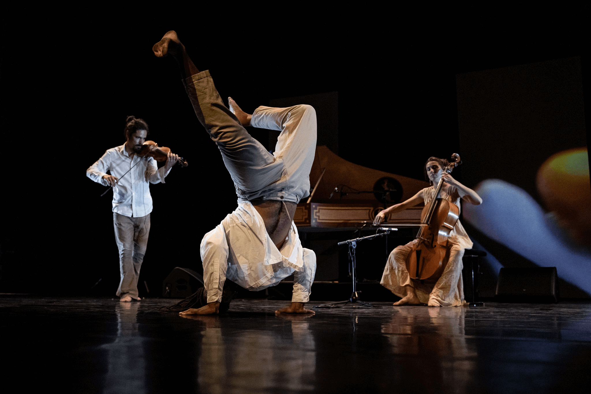 Les trois artistes de FugaCités, la trilogie sur scène © SIPA