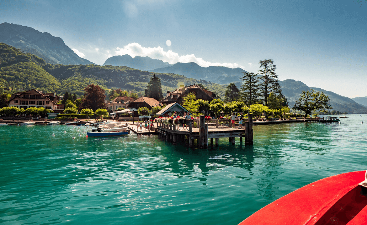 Vue du Lac D'Annecy et des montagnes © Lac D'Annecy