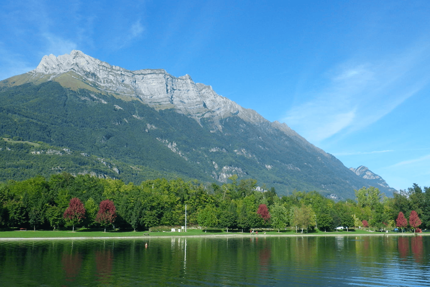 Lac de Carouge parmi les lacs de Savoie ©Savoie Mont Blanc