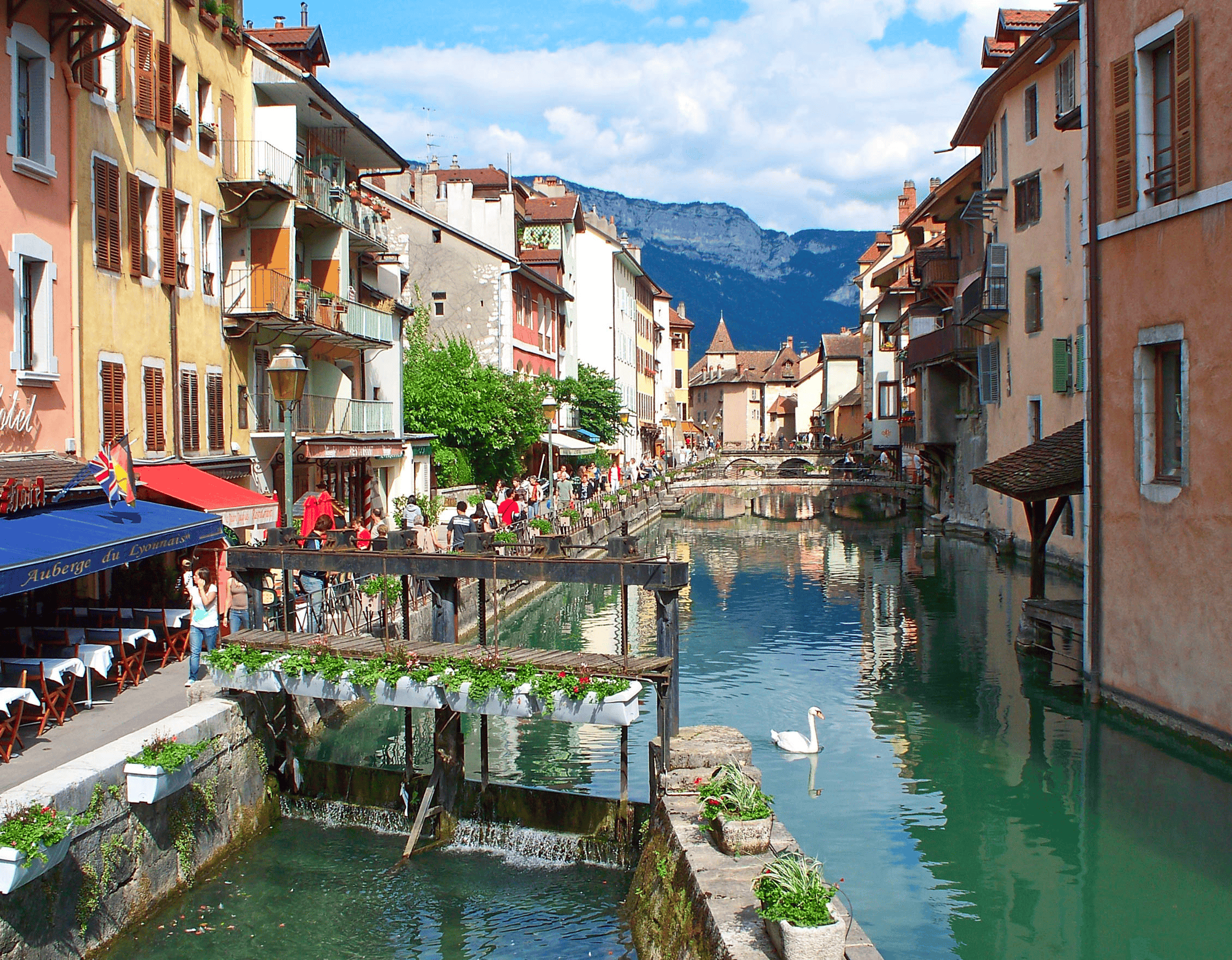 Les canaux du Thiou à Annecy se visitent à pied © Wikipedia