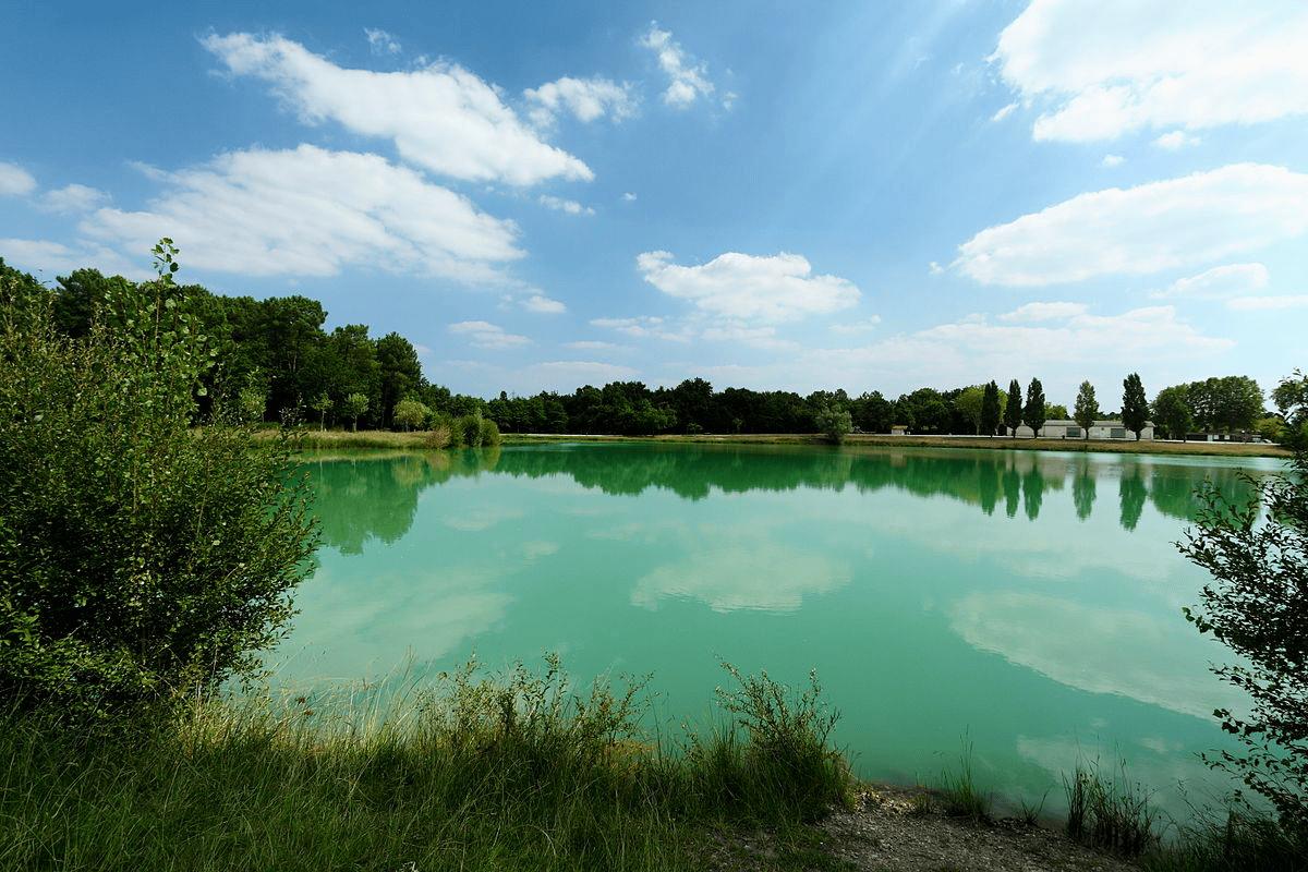 Lac Vert parmi les lacs de Gironde ©Wikipédia