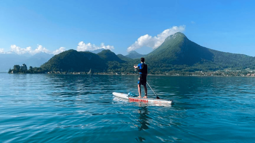Paddle sur le lac d'Annecy parmi les choses à faire autour d'Annecy © Le Messager