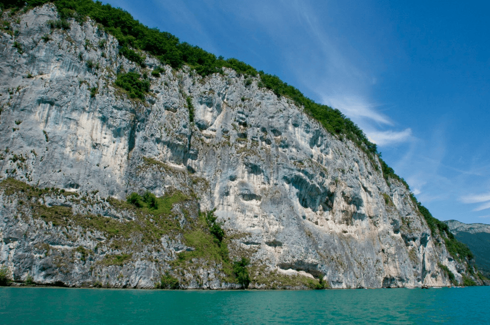 Vue panoramique du Roc de Chère © Rocdechere