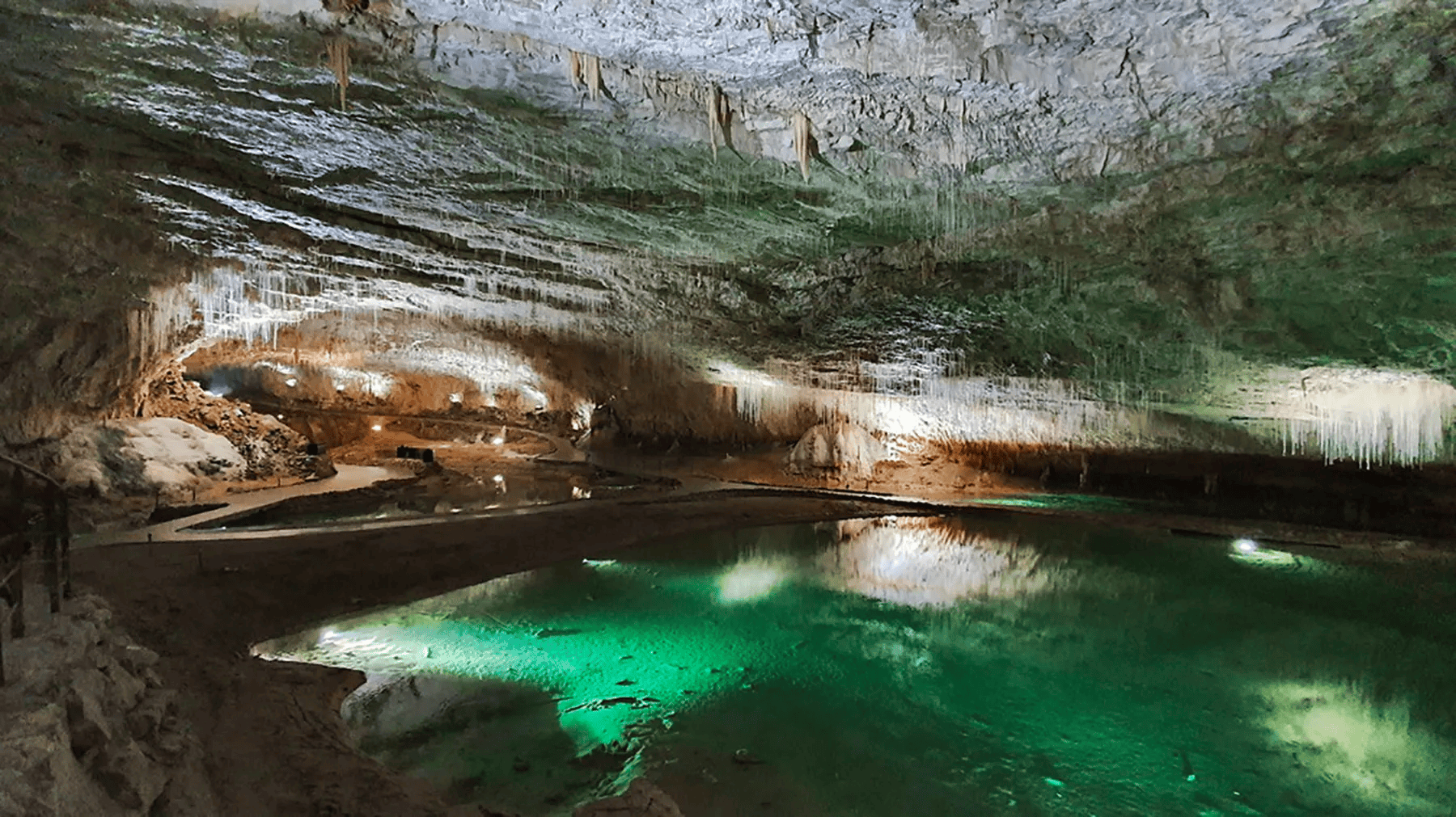 Vue intérieure de la grotte de Chorange © Grotte de Chorange