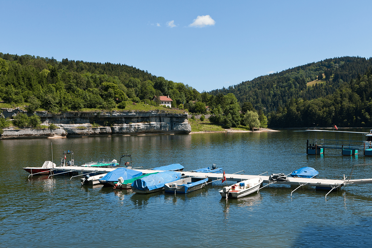 Lac de Bouverans parmi les lacs du Doubs ©Wikipédia