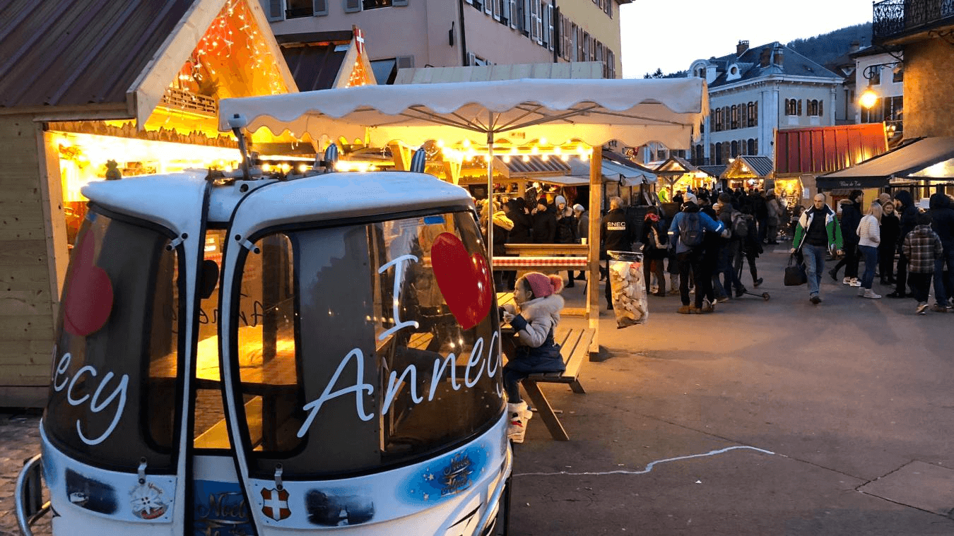 Illuminations de Noël en vieille ville d'Annecy © Le Messager
