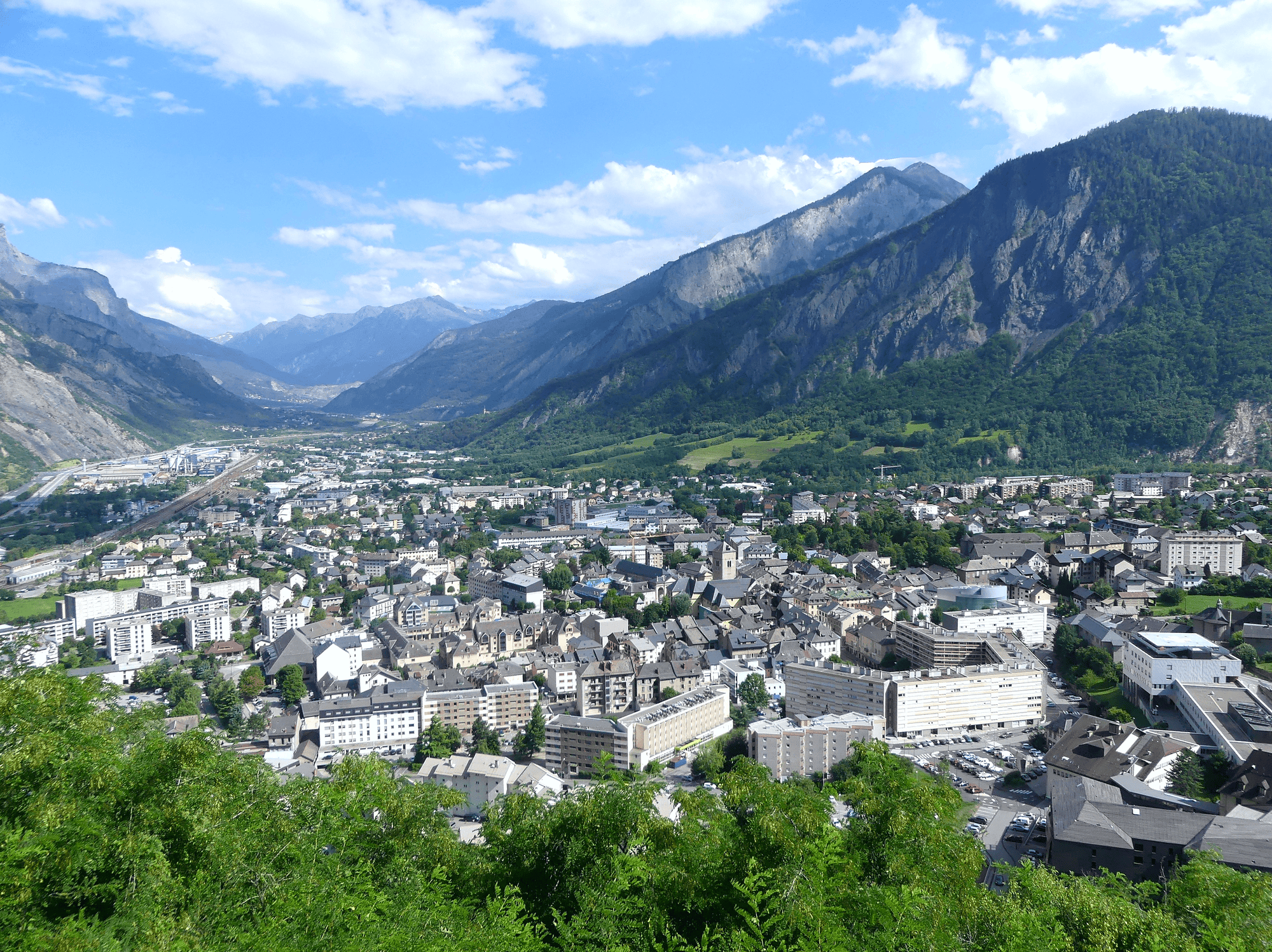 Saint-Jean-de-Maurienne la ville de l'Opinel © Wikipedia
