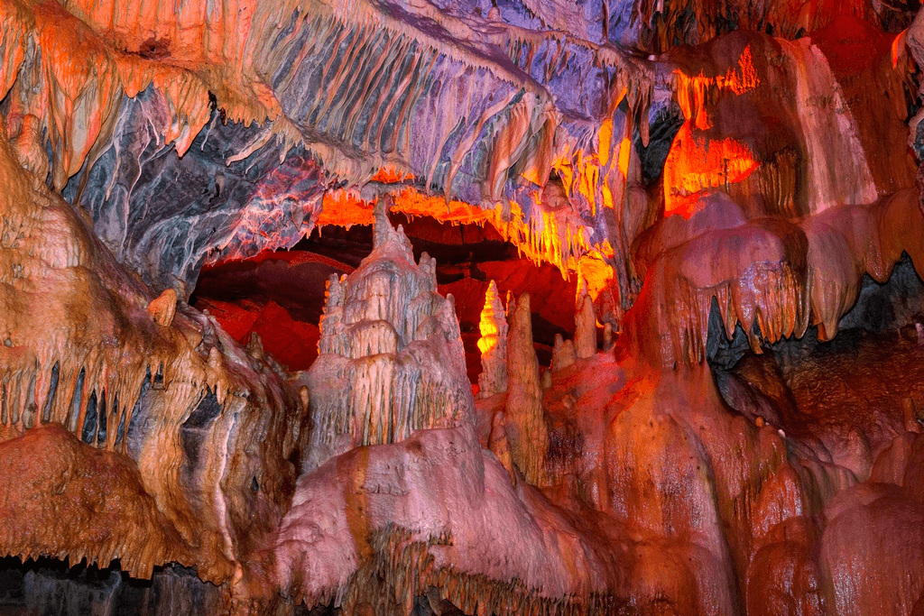 Grotte de Beaume-les-Messieurs ©Jura Tourisme
