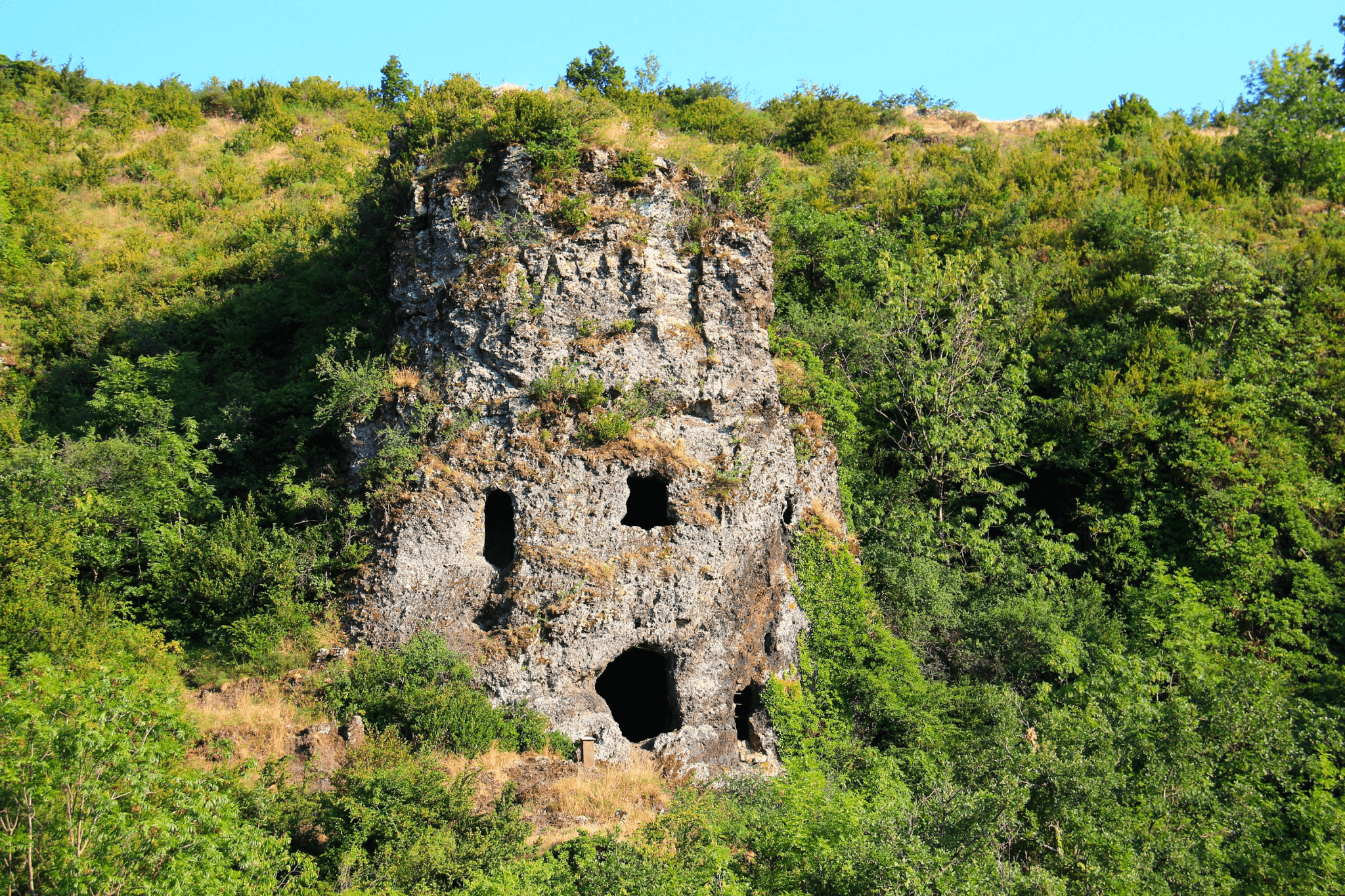 Grottes des Balmes de Montbrun ©Office de tourisme Berg et Coiron