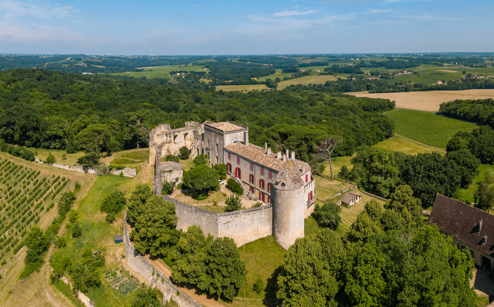 Château de Benauge parmi les plus beaux châteaux de Gironde © Jean-Bernard Nadeau