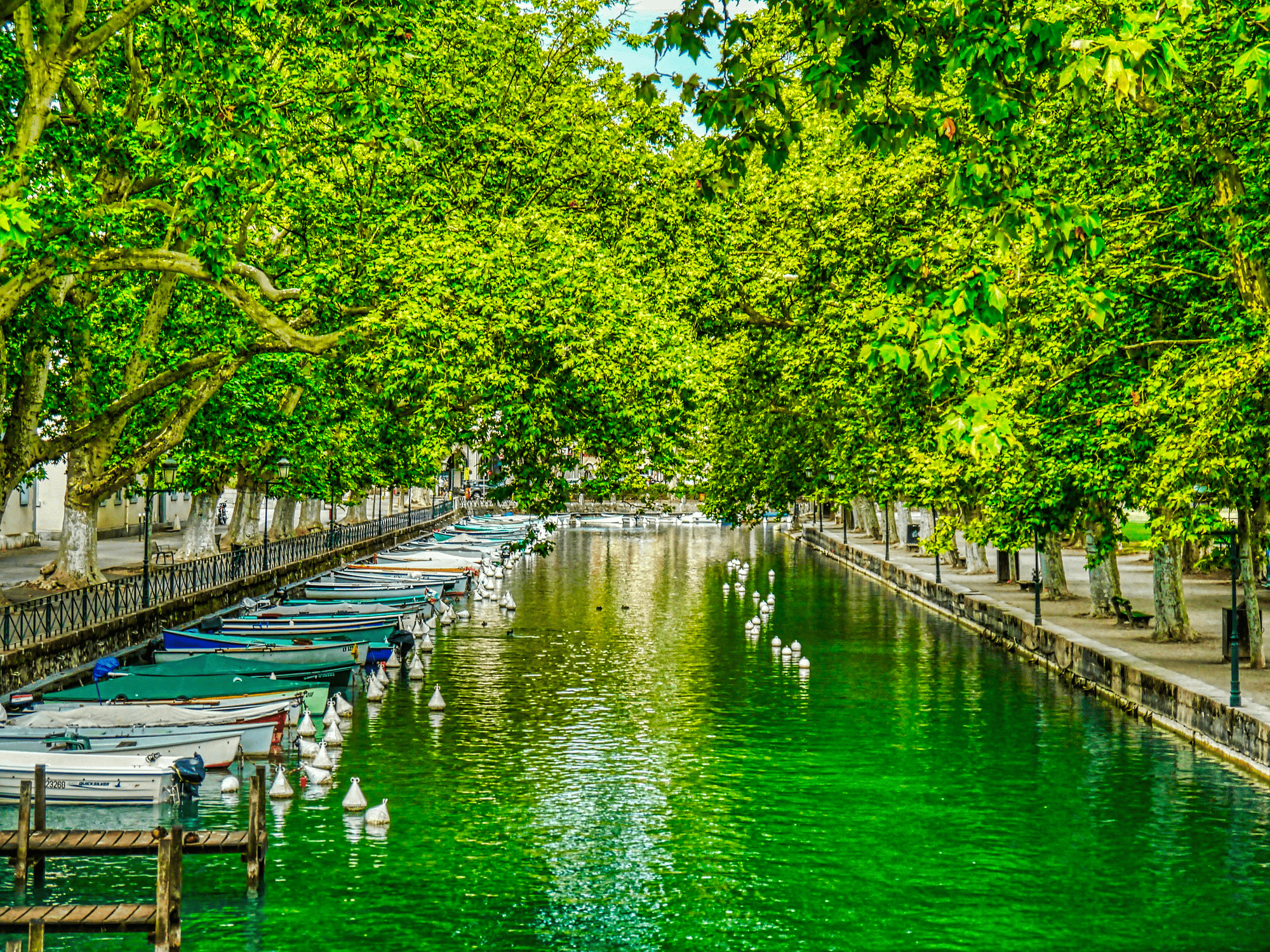 Le Canal du Vassé, situé à Annecy, est un lieu charmant et paisible © Wikicommons