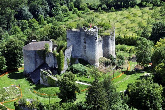 Château de Montaigu-le-Blin © Allier Tourisme