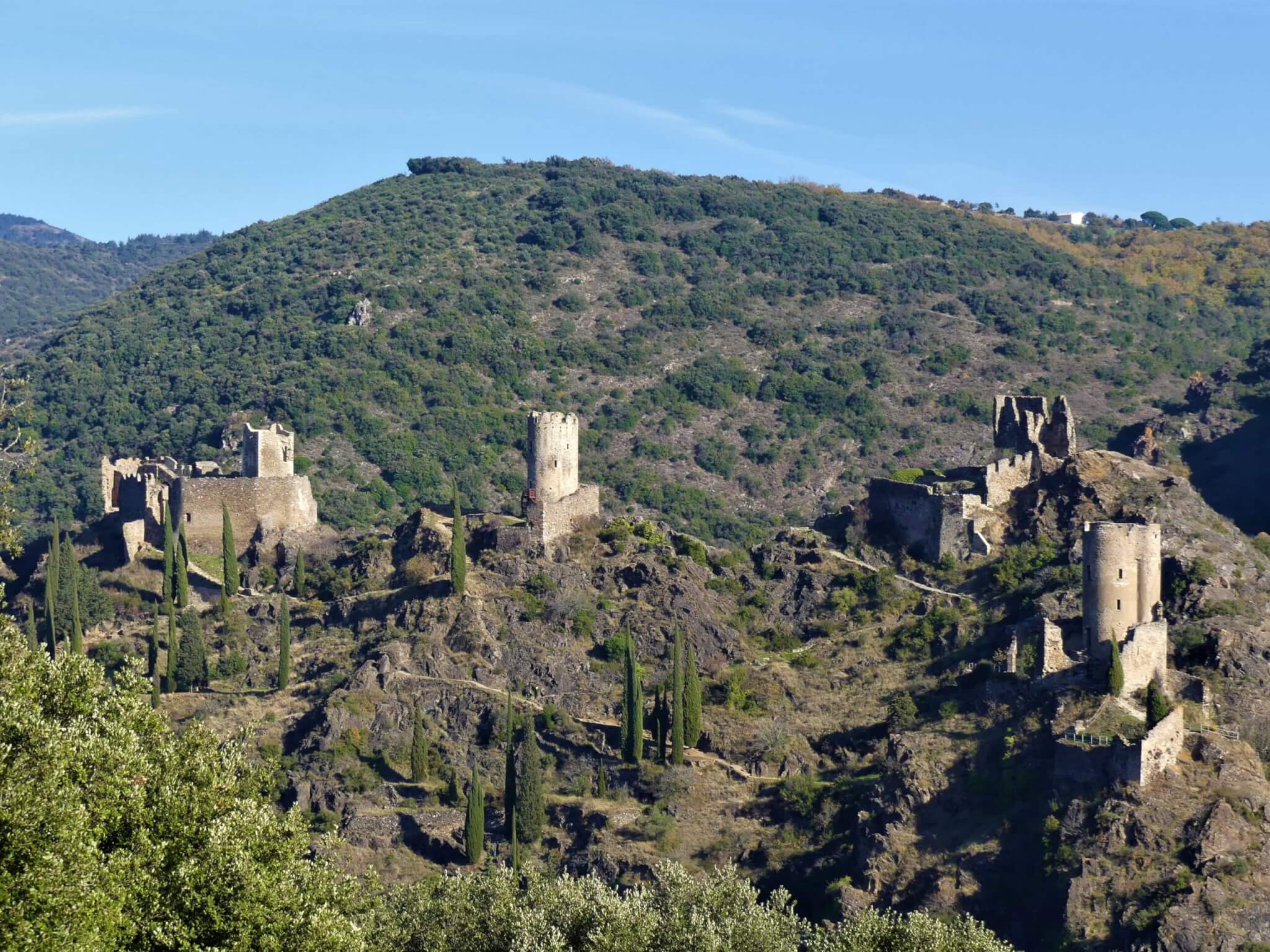 Château de Lastours parmi les châteaux de l'Aude © Tourisme en Montagne Noire